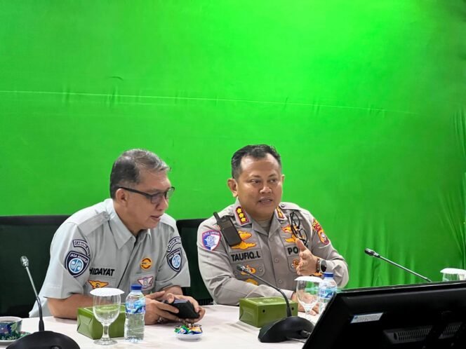 
					Transportasi Lebih Aman, Santunan Lebih Cepat: Polri dan Jasa Raharja Resmi Perkuat Kolaborasi.