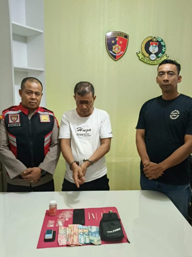 
					Polsek Kunto Darussalam Ringkus Pengedar Sabu 3,07 Gram di Kota Lama.
