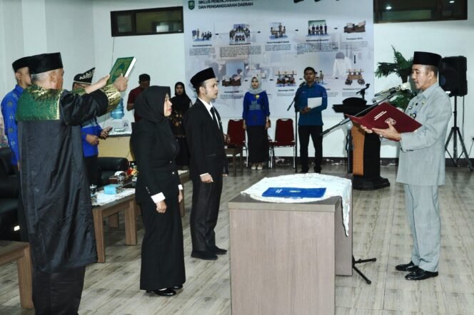 
					Lantik Dua Pejabat Fungsional Siak, Pj Sekda Tekankan Integritas Profesionalitas dan Loyalitas.