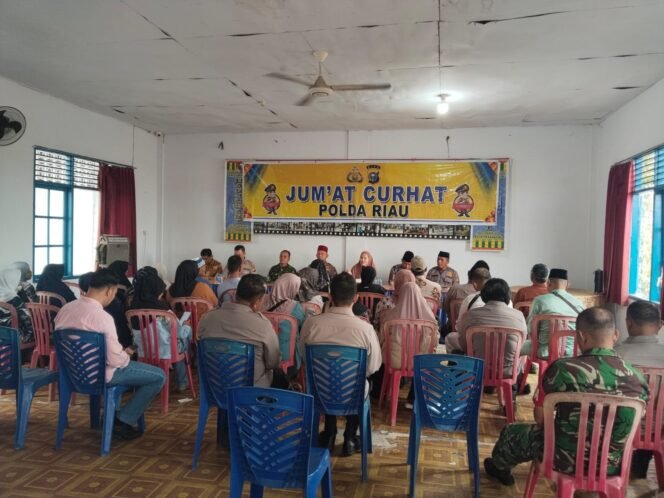 
					Polda Riau Bersama Polresta Pekanabru Gelar Jumat Curhat di Kecamatan Sukajadi
