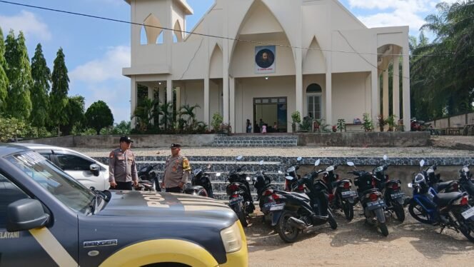 
					Polsek Rambah Hadirkan Rasa Aman Jemaat Lewat Patroli Minggu Kasih