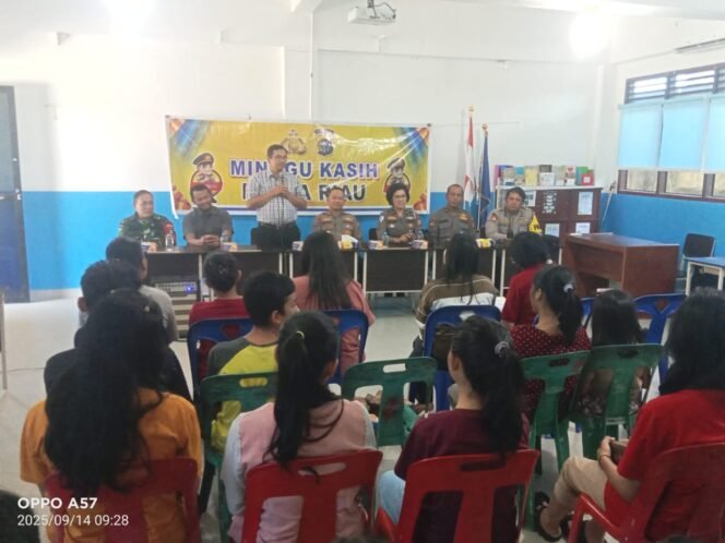 
					Polda Riau dan Polresta Pekanbaru Gelar Minggu Kasih di Gereja Advent Sukajadi, Warga Antusias.