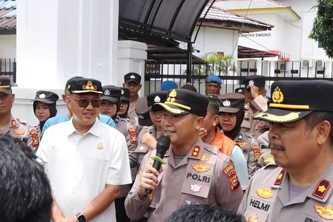 
					Polres Kuansing Kawal Aksi Damai Aliansi Anak Kuansing (ALIANG) Bersatu di Kejari Teluk Kuantan