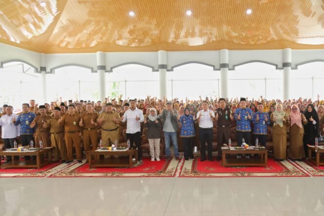 
					Seminar Jurnalistik PWI Siak, Bupati Afni Tekankan Pentingnya Gunakan Hak Jawab.