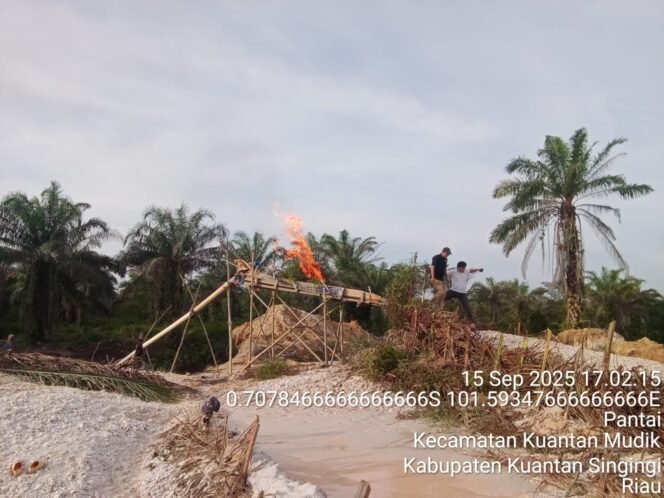 
					Polsek Kuantan Mudik Musnahkan Rakit PETI di Desa Pantai