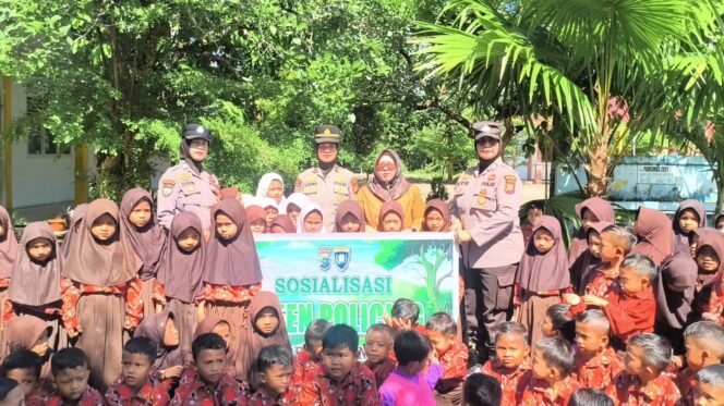 
					Polres Rohul Tanam Pohon Manggis di SD 006, Tanamkan Kesadaran Lingkungan Sejak Dini.