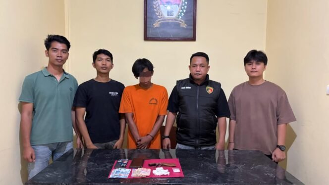 
					Polsek Kepenuhan Gulung Kurir Sabu 11,92 Gram, Warga Tandun Ditangkap.