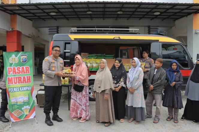 
					Peduli Warga, Polres Kampar Gelar Pasar Murah di Bangkinang untuk Ringankan Beban Masyarakat.