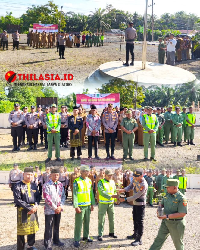 
					Tingkatkan Sinergitas dan Keamanan, Polsek Rambah Samo Gelar Apel Akbar Satkamling.