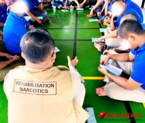 Warga Binaan Lapas Pasir Pengaraian mengikuti sesi konseling rehabilitasi narkoba sebagai upaya pemulihan dan pembinaan diri.