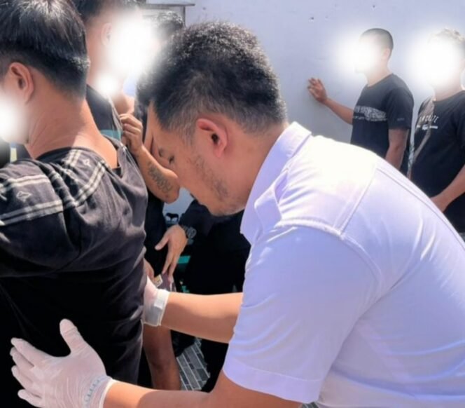
					Razia Rutin Kamar Hunian, Lapas Pasir Pangarayan Tegakkan Disiplin dan Cegah Gangguan Kamtib.