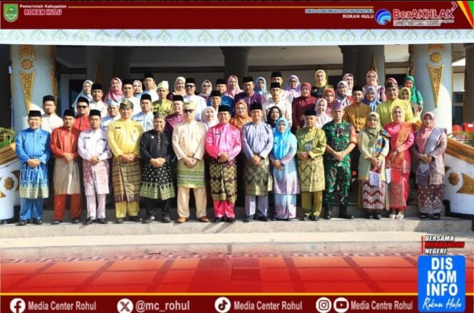 
					Wabup Syafaruddin Poti Pimpin Apel Upacara Peringatan Hari Jadi Provinsi Riau Ke-68