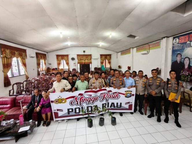 
					Polsek Senapelan dan Polda Riau Wujudkan Polisi Humanis Lewat Kegiatan ‘Minggu Kasih’ di Gereja Tuhan Di Indonesia