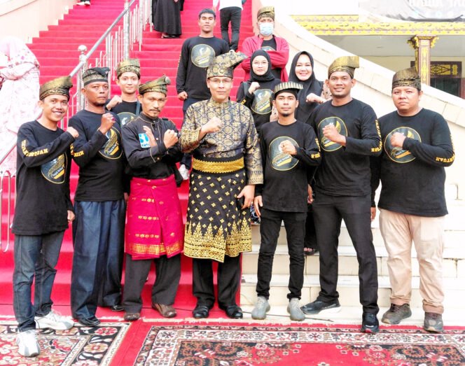 
					Menjaga Marwah, Menegakkan Keistimewaan: Tanjak Bertuah Hadiri Maklumat Akbar Daerah Istimewa Riau.