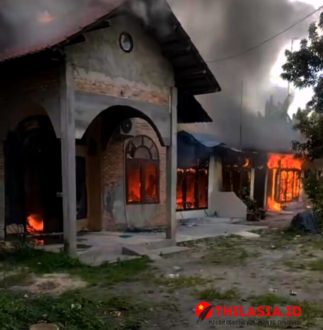 
					Kobaran di Cendrawasih: Empat Rumah Hangus Dilalap Api, Warga Panik, Petang Berubah Mencekam