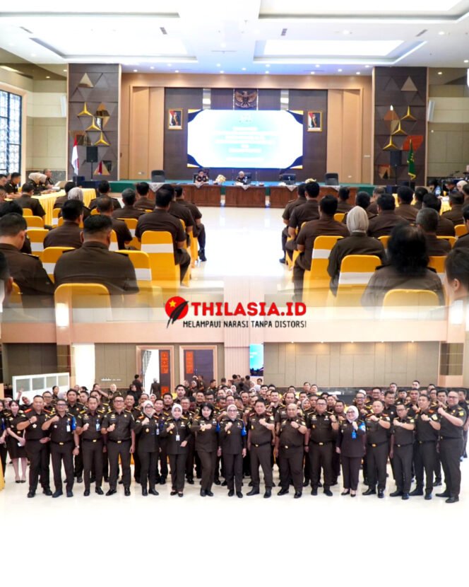 
					Kejati Riau Mantapkan Kinerja dan Transparansi Lewat Supervisi JAMWAS Kejagung RI.