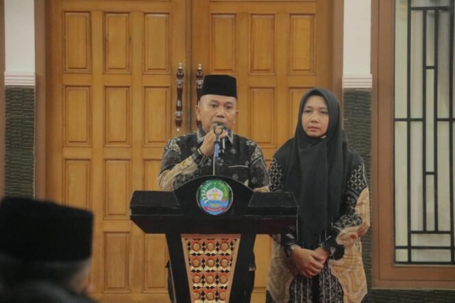 
					Prosesi Peusijuk Hangatkan Penyambutan: Kajari Abdya Bambang Heripurwanto Resmi Disambut Pemerintah Daerah dan Forkopimda