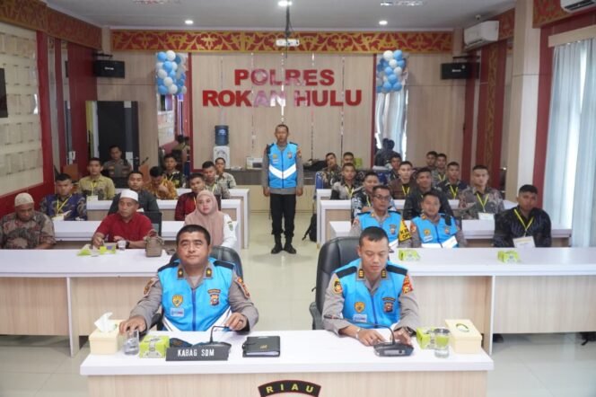 
					Polres Rohul Kukuhkan Komitmen Rekrutmen Bersih: Panitia dan Peserta Bintara Brimob 2026 Diambil Sumpah