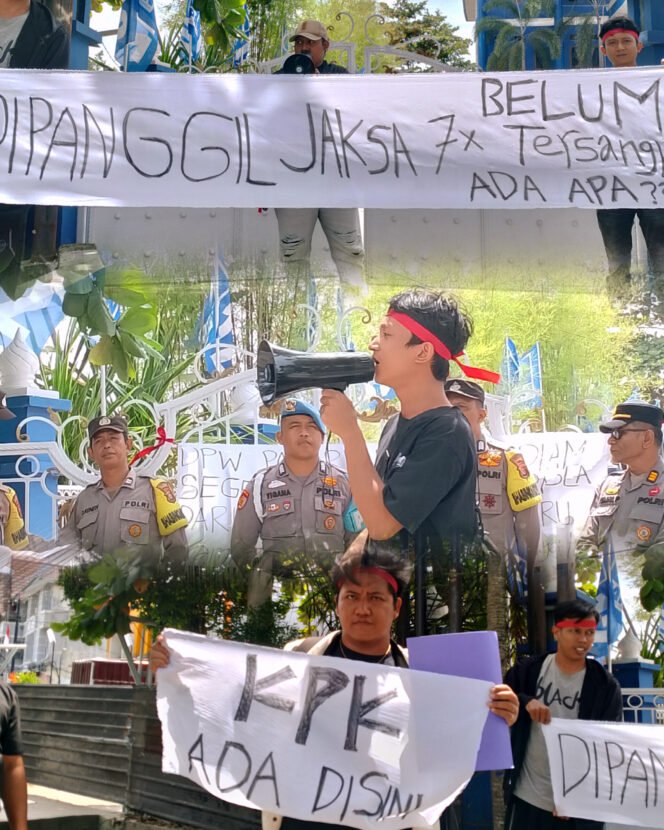 
					BALAPATISIA Ke-4 Gedor Rumah PAN Riau: Desak Nonaktifkan Roni Pasla dan Usut Kasus Videotron