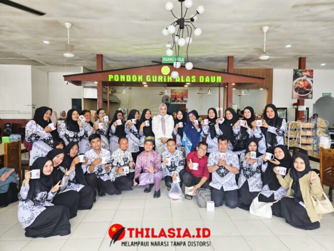 
					Kehangatan Hari Guru Mengalir di Pondok Gurih Alas Daun: Santap Bersama, Rayakan Jasa Para Pendidik