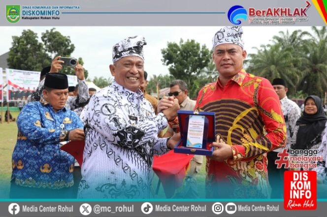 
					Bupati Anton Tegaskan Komitmen Pemkab Rohul untuk Majukan Pendidikan di Peringatan HGN dan HUT PGRI ke-80