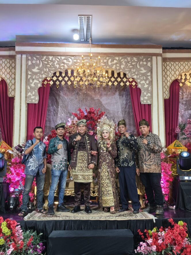 
					Harmoni Adat dan Iman, Yayasan Tanjak Bertuah Hadiri Pernikahan Panglima Muda Laskar Melayu Riau