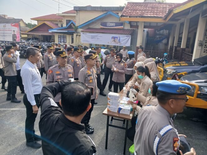 
					Dukung Program Nasional Pemberantasan Narkoba, Polresta Pekanbaru Laksanakan Tes Urine terhadap 101 Personel