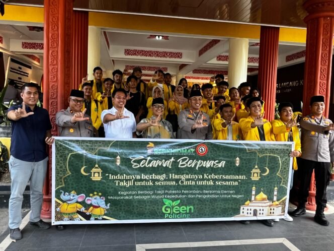 
					Polresta Pekanbaru Gandeng Mahasiswa UNILAK, Tebar Takjil dan Pererat Silaturahmi di Bulan Ramadan