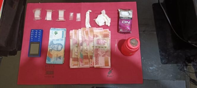 
					Penggerebekan Subuh di Sei Kuning, Polsek Tandun Amankan Pria 54 Tahun Diduga Pengedar Sabu