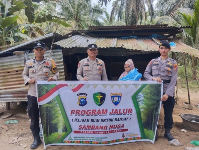 
					Program JALUR Hadir di Tikamiang, Polsek Tambusai Utara Salurkan Bansos untuk Warga Kurang Mampu