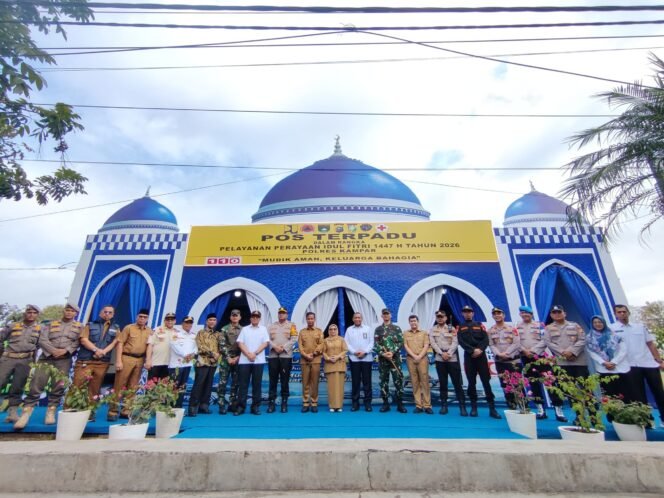 
					Pastikan Pengamanan Mudik Optimal, Kapolres Kampar dan Forkopimda Cek Pos Terpadu