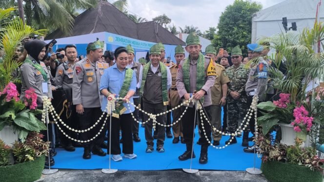 
					Kapolri Bersama Titiek Soeharto Resmikan dan Groundbreaking 110 Jembatan Presisi di Riau