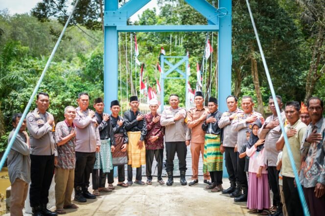 
					Polri Resmikan Jembatan Gantung Merah Putih Presisi di Rambah Hilir, Akses Warga dan Pelajar Kini Lebih Mudah