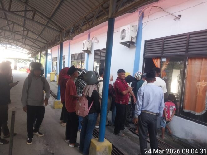 
					Masyarakat Kritik Pelayanan Petugas Tiket Kapal Roro Rute Rupat–Dumai