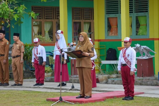 
					Kenang Masa Kecil, Bupati Afni Berbagi Kisah dengan Guru dan Pelajar