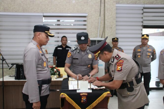 
					Polresta Pekanbaru Gelar Sertijab Sejumlah Pejabat, Kapolresta Tekankan Profesionalisme dan Pelayanan Prima