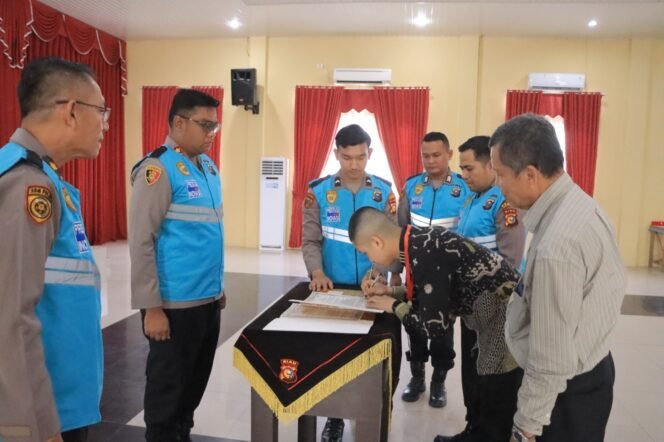 
					Kapolres Kampar Hadir Saksikan Penandatanganan Pakta Integritas & Sumpah Seleksi Calon Anggota Polri TA 2026