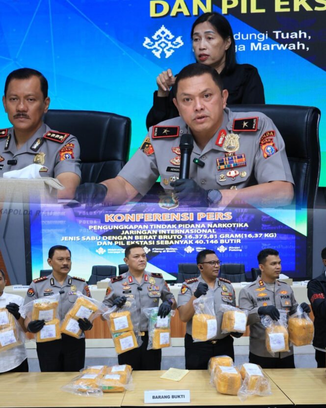 
					Polda Riau Gagalkan Peredaran Narkoba Jaringan Malaysia, Sabu 16 Kg dan 40 Ribu Ekstasi Disita