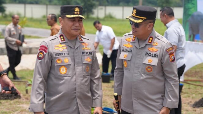 
					20 Mesin Ketinting untuk Nelayan Meranti, Langkah Nyata Kapolda Riau Dongkrak Ekonomi Pesisir