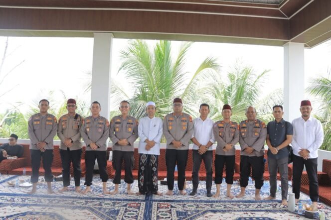 
					Pererat Hubungan Polri–Ulama, Kapolres Kampar Bersilaturahmi ke Kediaman Abdul Somad