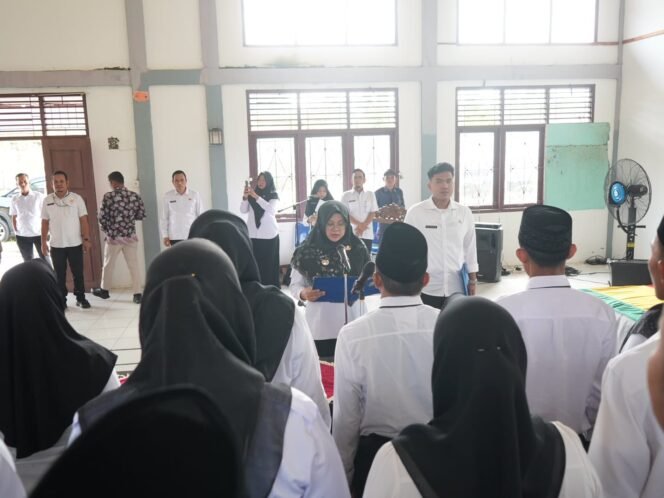 
					Bupati Afni Lantik Anggota Bapekam se-Kecamatan Mempura, Tekankan Kolaborasi Program Strategis di Tengah Defisit Anggaran