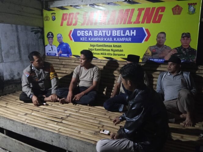
					Polsek Kampar Sambangi Pos Satkamling Desa Batu Belah, Perkuat Kemitraan dengan Masyarakat   