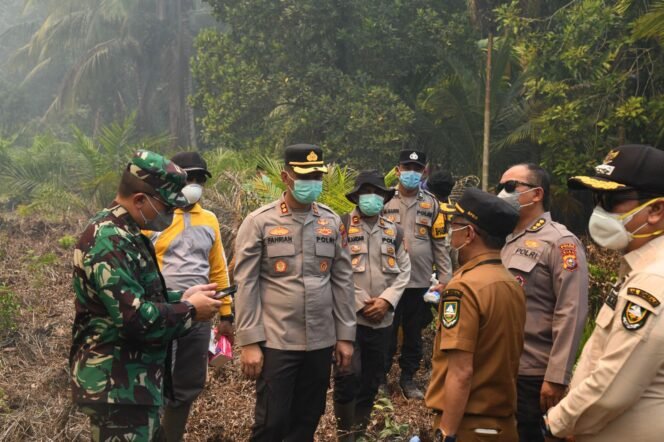 
					Tinjau Karhutla Bengkalis, Karoops Polda Riau dan TNI Tegaskan Hentikan Api, Pelaku Diproses Hukum