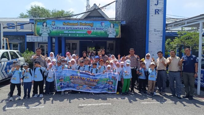 
					Sejak Dini, Ditlantas Polda Riau Edukasi Tertib Lalu Lintas dan Tanamkan Kepedulian Lingkungan