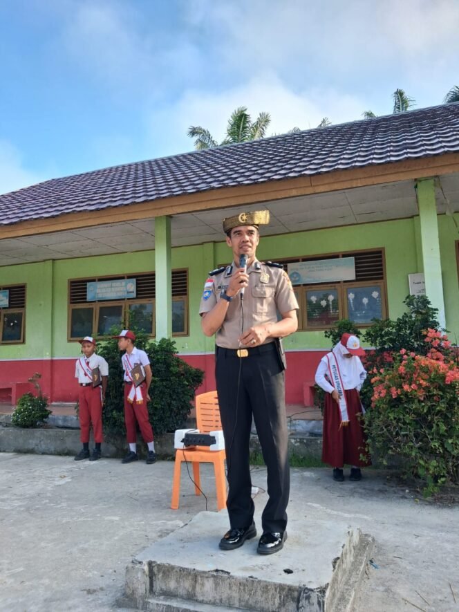 
					Polsek Rupat Jadi Pembina Upacara Bendera di SD Negeri 29 Rupat