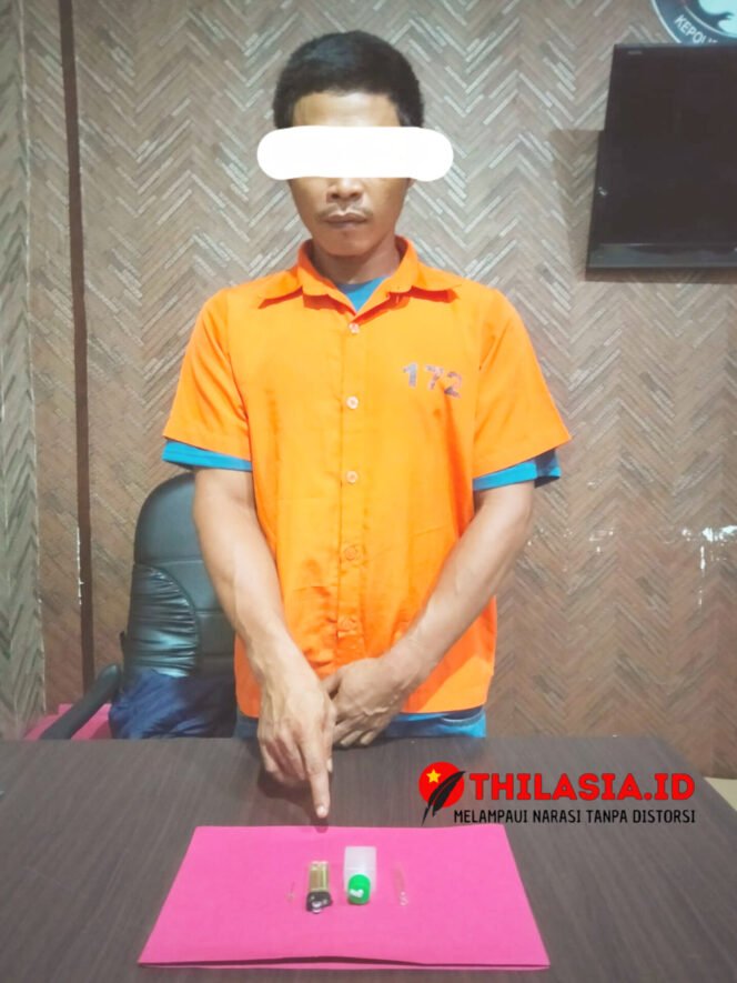 
					Digerebek di Rumah Sendiri, Pengguna Sabu di Selat Baru Tak Berkutik Saat Diamankan Polisi
