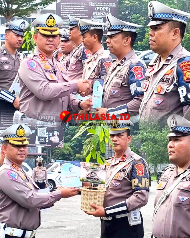 
					Apresiasi Heroik Personel PJR, Ditlantas Polda Riau Beri Reward dan Tanamkan Semangat Green Policing