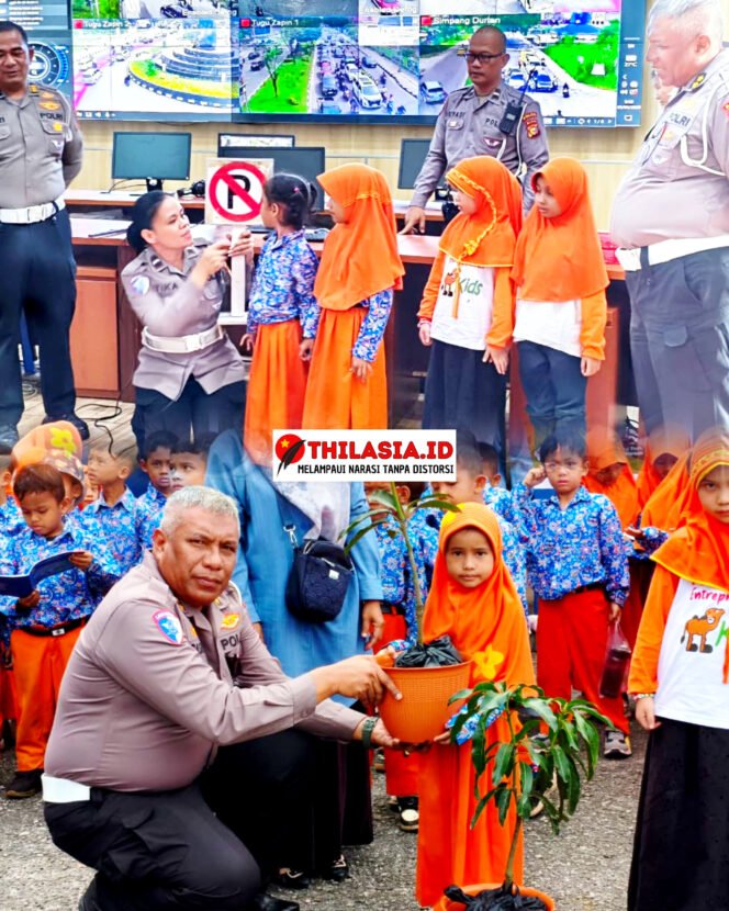 
					Ditlantas Polda Riau Tanamkan Tertib Lalu Lintas dan Kepedulian Lingkungan Sejak Dini