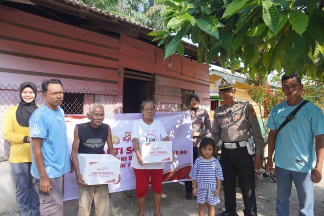
					Menjangkau Hingga Pelosok Negeri, Polantas Riau Salurkan 5.357 Paket Bansos dan Hadir Membawa Harapan untuk Masyarakat