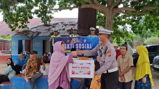 
					Hingga Hari Ini, Polda Riau Sukses Salurkan 7.075 Paket Bansos di Seluruh Kota dan Kabupaten di Riau